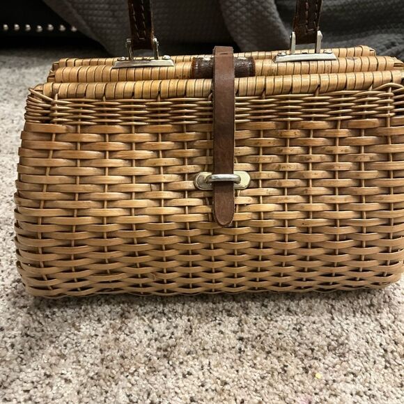 Elegant Vintage Tan Hand Woven Handbag - Picture 3 of 3